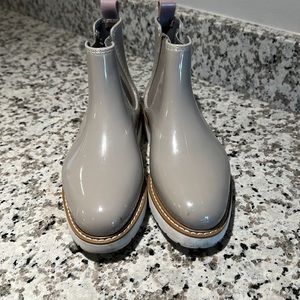 Steve Madden tan rain booties, size 7